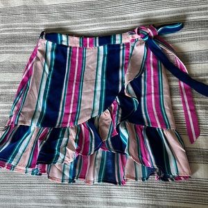 Colorful mini skirt with tie
